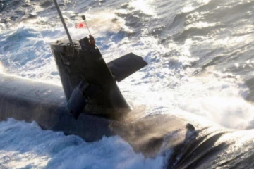 சரக்குக் கப்பலுடன் நீர்மூழ்கிக் கப்பல் மோதி பயங்கர விபத்து! பல மணிநேரம் சிக்கி தவித்த குழுவினர்: என்ன நடந்தது?