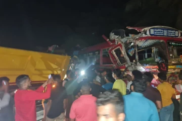 கோர விபத்தில் சிக்கிய கிளிநொச்சியிலிருந்து சென்ற அரச பேருந்து! 8 பேர் படுகாயம் (Photos)