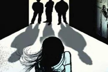 குழந்தைக்கு பாலூட்டிய தாய் வன்புணர்வு