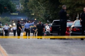 அமெரிக்க நெடுஞ்சாலையில் இளைஞன் நடத்திய துப்பாக்கிச்சூடு! 7 பேருக்கு நேர்ந்த நிலை