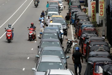 மிக அதிக விலையில் விற்பனை செய்யப்படும் பெட்ரோல்