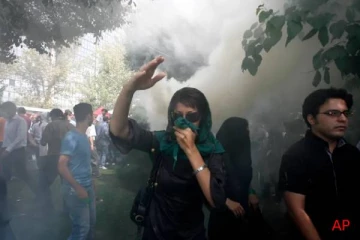 இறந்து 47 வருடங்கள் ஆகிறது... பயப்படப் போவதில்லை: ஈரானில் இடி முழக்கமான பெண்ணின் குரல்