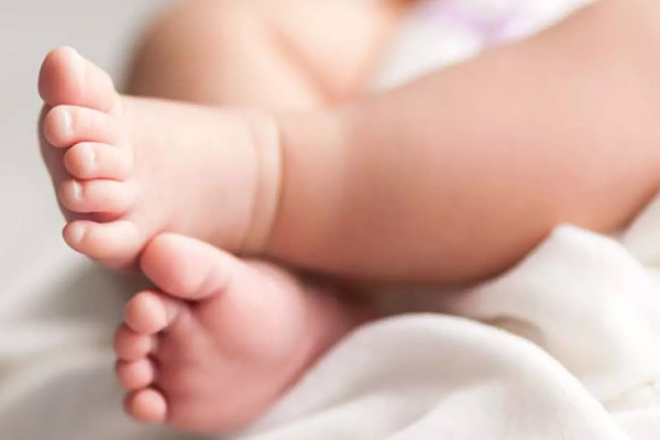 மூதூரில் சோகம் : நீர் நிரம்பிய பள்ளத்தில் வீழ்ந்து உயிரிழந்த குழந்தை | Tragedy In Mudur 20 Month Old Girl Dies