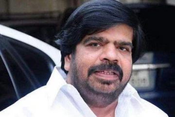 டி.ராஜேந்தரை நேரில் சந்தித்து நலம் விசாரித்தார் கமல் - வைரலாகும் புகைப்படம்