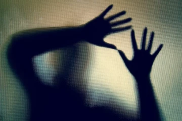 லெஸ்பியன் ஜோடி: ஆத்திரத்தில் கொடூரமாக தாக்கி மர்ம நபர்கள் வெறிச்செயல்!