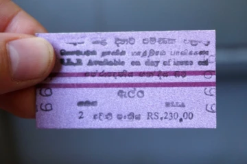 “එදා නොමිලේ ගියා... අද මගේ වගකීම ඉටු කළා” - වර්ජනය දවසේ ගිය දුම්රිය ගමනට තරුණයෙක් පසුවදා ටිකට් ගනී