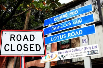 முற்றாக பாதிக்கப்பட்டுள்ள கொழும்பு - தாமரைக்கோபுர வீதி