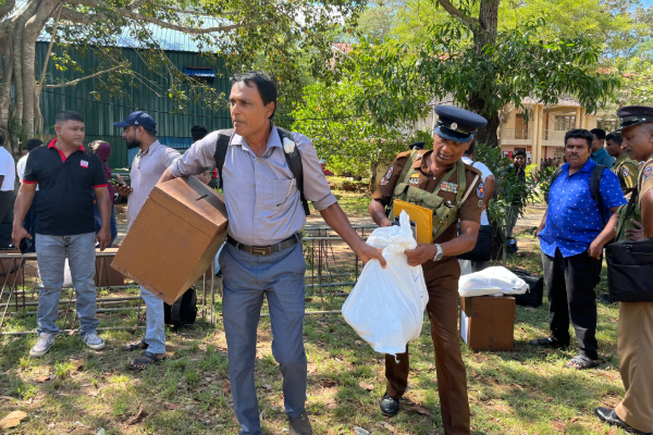 வவுனியா வாக்குப்பெட்டிக்கள் பாதுகாப்புடன் அனுப்பிவைப்பு | Vavuniya Ballot Boxes Sent Safely