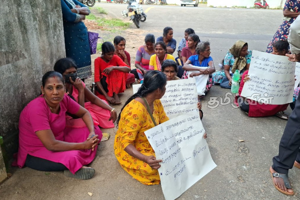 யாழில் வீட்டுத் திட்ட நிதியை முழுமையாக வழங்கக் கோரி போராட்டம் | Attention Struggle In Jaffna