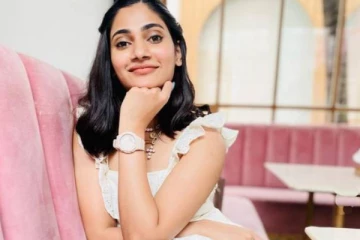 ரசிகர்களுக்கு கவர்ச்சியை காட்டி விருந்தளித்த இலங்கைப் பெண் லாஸ்லியா