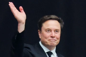 உலகின் முதல் நபர் இவர் தான்: $500 பில்லியன் நிகர சொத்து மதிப்பு எட்டிய எலான் மஸ்க்