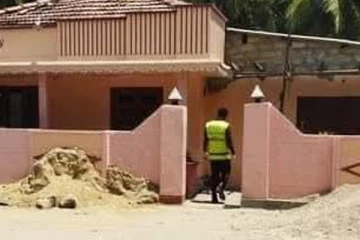 ඩෙල්ෆ් පංච පුද්ගල ඝාතනයේ ප්‍රධාන සැකකරු ඇල්ලූ හැටි.