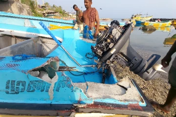 வடமராட்சி கடற்தொழிலாளியின் படகு மீது மோதி விபத்தை ஏற்படுத்திய கடற்படை நள்ளிரவில் சம்பவம்