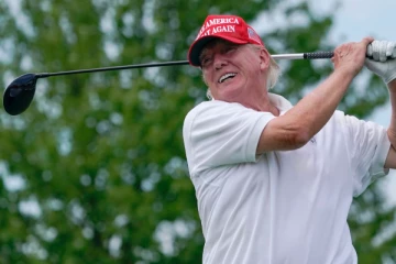 அடுத்த சர்ச்சையில் டொனால்ட் டிரம்ப்: Golf Club அரங்கத்திற்காக விவசாயிகள் வெளியேற்றம்!