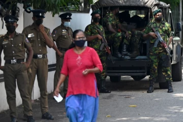 பொலிஸார் மீது தாக்குதல் நடத்திய பெண்கள்!