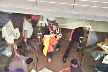 கண்டியில் வர்த்தகர் ஒருவரினால் ஏற்பட்ட பரபரப்பு