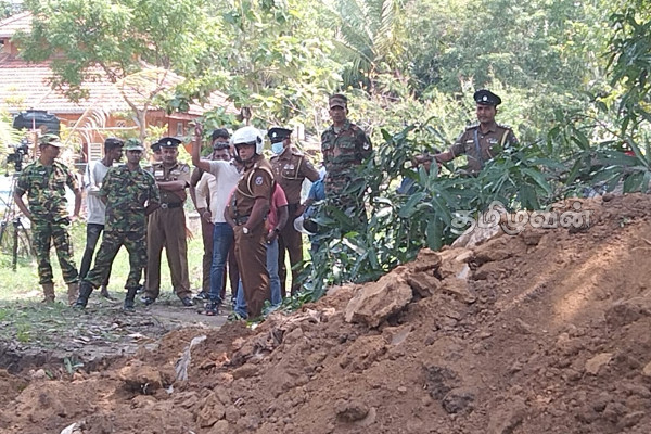 கிளிநொச்சியில் முன்னெடுக்கப்பட்ட புதையல் அகழ்வு (Photos) | Excavation Of Treasure In Kilinochchi