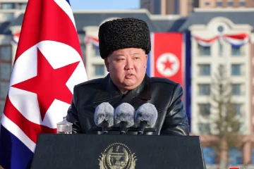 යුද ගිනි මැද්දෙන් ලෝකෙම බය කරපු උතුරු කොරියාව - අමෙරිකාවත් කලබලෙන්[VIDEO]