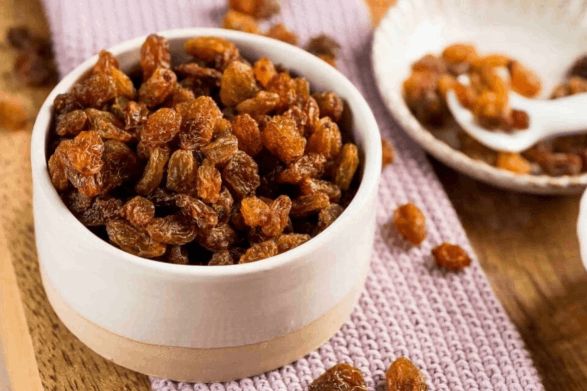 මුද්දරප්පලම් හොඳයි කියලා කිව්වට ඒක වතුරේ පොඟවලා කමුද? | Benefits Of Soaking Grapes Daily