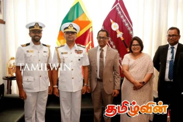 சபாநாயகரை சந்தித்த கடற்படைத் தளபதி