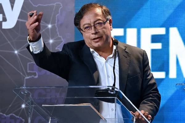 தூங்கும் சிறுத்தைப்புலியை சீண்டாதீர்... ட்ரம்பிற்கு ஜனாதிபதி ஒருவர் கடும் எச்சரிக்கை | Colombia President Warns Trump தூங்கும் சிறுத்தைப்புலியை சீண்டாதீர்... ட்ரம்பிற்கு ஜனாதிபதி ஒருவர் கடும் எச்சரிக்கை | Colombia President Warns Trump