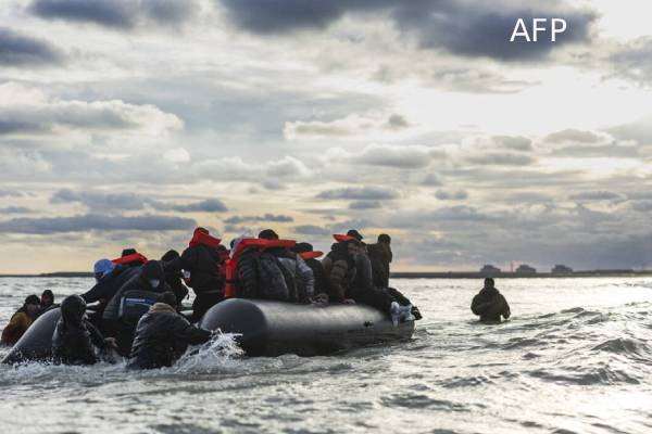 சட்டவிரோத புலம்பெயர்ந்தோரை சர்ச்சைக்குரிய நாடொன்றிற்கு நாடுகடத்த பிரித்தானியா திட்டம் | Illegal Migrants To Be Deported To Syria From Uk சட்டவிரோத புலம்பெயர்ந்தோரை சர்ச்சைக்குரிய நாடொன்றிற்கு நாடுகடத்த பிரித்தானியா திட்டம் | Illegal Migrants To Be Deported To Syria From Uk