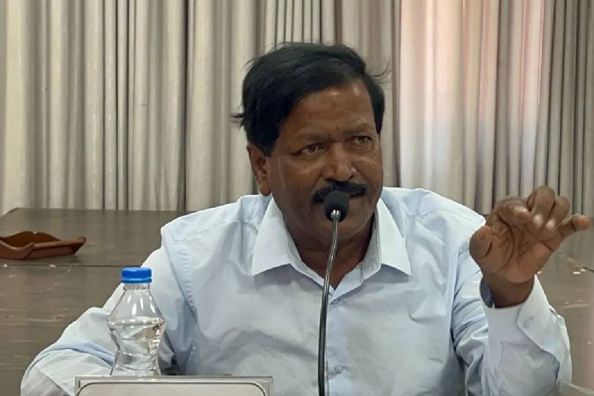 முள்ளியவளை நாவலர் வீதியை சீரமைக்குமாறு ரவிகரனின் வலியுறுத்தலிற்கு ஐ.சி.டி.பி திட்ட பொறியியலாளரின் பதில்! | Ictp Engineer Responds To Ravikaran On Road Repair முள்ளியவளை நாவலர் வீதியை சீரமைக்குமாறு ரவிகரனின் வலியுறுத்தலிற்கு ஐ.சி.டி.பி திட்ட பொறியியலாளரின் பதில்! | Ictp Engineer Responds To Ravikaran On Road Repair