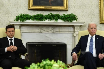 போர் ஆரம்பித்ததன் பின்னர் முதன் முறையாக வெளிநாடு செல்லும் செலன்ஸ்கி