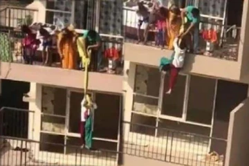 மகனை புடவையில் தொங்கவிட்டு தாய் செய்த அநியாயம்! காரணம் தெரிந்தால் ஷாக் ஆகிடுவீங்க