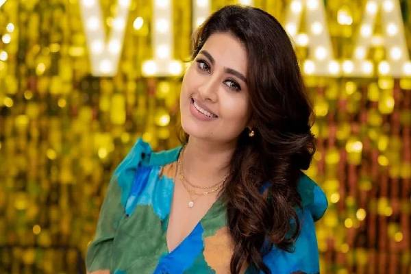 குடும்பத்துடன் வெளிநாட்டில் என்ஜாய் செய்யும் சினேகா! படுவைரலாகும் புகைப்படங்கள் | Actress Sneha And Prasanna Family Vacation Photos