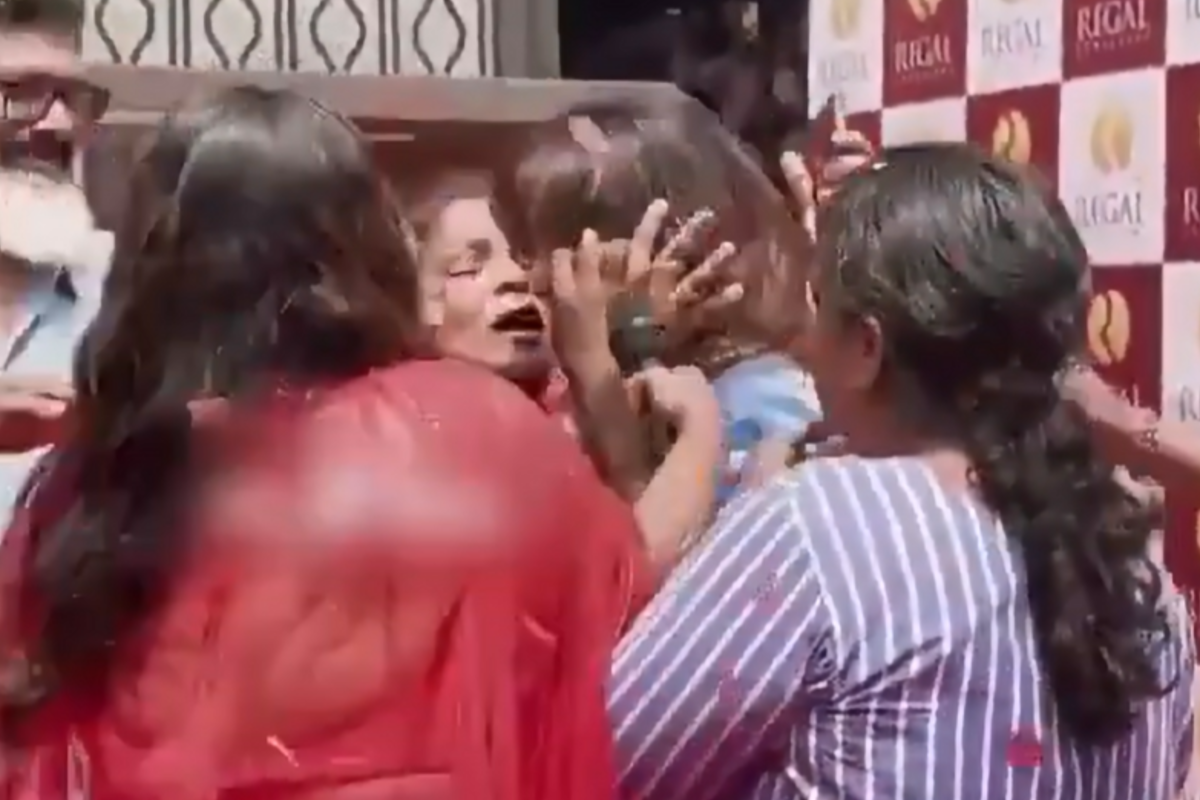 நடிகை மஞ்சு வாரியரிடம் பெண் செய்த மோசமான செயல்! அதிர்ச்சி வீடியோ | Manju Warrier Fan Lipkiss Shocking Incident நடிகை மஞ்சு வாரியரிடம் பெண் செய்த மோசமான செயல்! அதிர்ச்சி வீடியோ | Manju Warrier Fan Lipkiss Shocking Incident