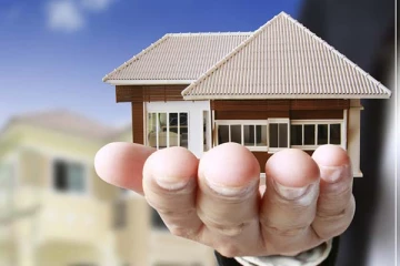 இந்த தவறுகளை வீட்டில் எப்போதும் செய்யாதீங்க... செல்வம் தங்காதாம்