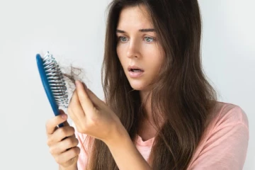 உங்களுக்கு அதிகமாக முடி உதிர்கிறதா? அருமையான வீட்டு வைத்தியம் இதோ!