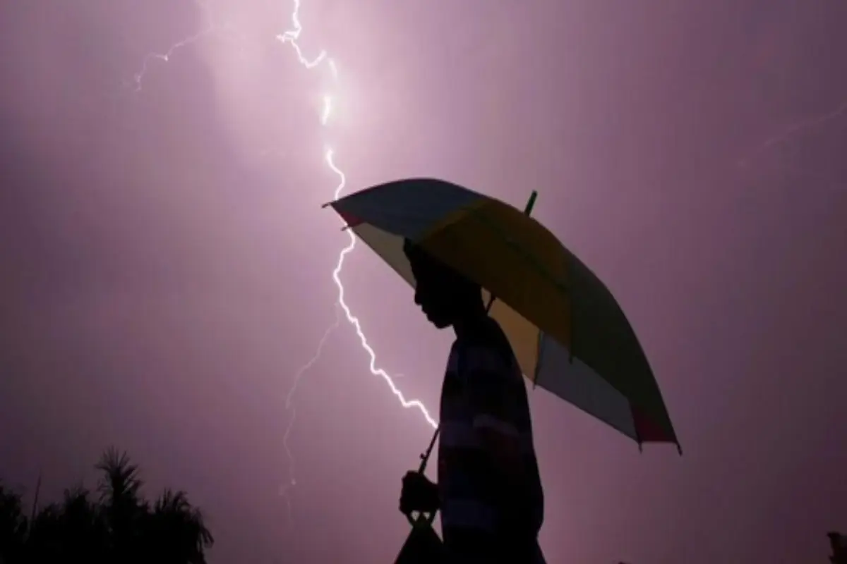 வவுனியாவில் கடும் மழை - மின்னல் தாக்கி இளைஞர் பரிதாப உயிரிழப்பு | Youth Tragically Killed By Lightning