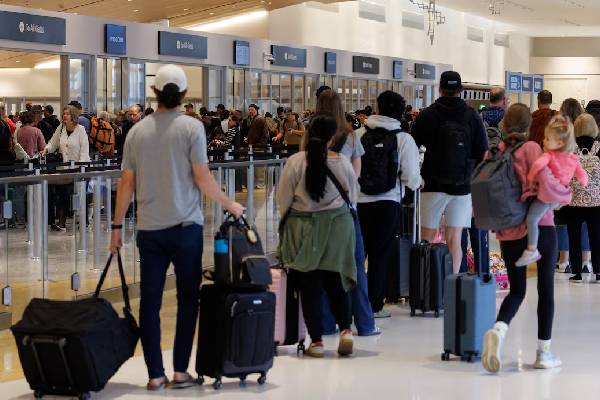 இரண்டாவது நாளில் 1500 விமானங்கள் ரத்து... இன்னும் அதிகரிக்க வாய்ப்பு | Nearly 1500 Flights Canceled