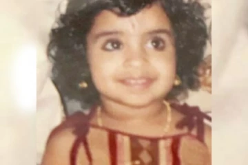 இந்த புகைப்படத்தில் இருக்கும் சின்னத்திரை பிரபலம் யார் தெரியுமா? தெரிஞ்ச ஷாக் ஆகிடுவீங்க