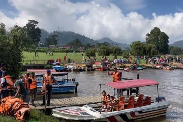 சுற்றுலா பயணிகளால் நிரம்பி வழியும் நுவரெலியா