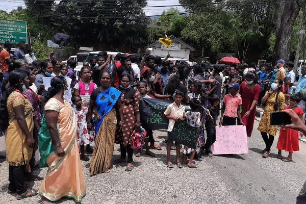 அரசாங்கத்துக்கு எதிராகக் கிளர்ந்தெழுந்த மக்கள்: போராட்ட களமாக மாறிய மலையகம் (Photos) | People Government Hutton Became Battleground