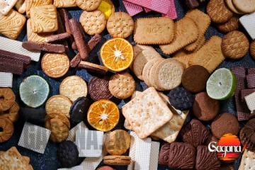 කඩවල්වලින් බිස්කට් කන්නේ බලාගෙන මෙහෙමත් මුදලාලිලා ඉන්නවා