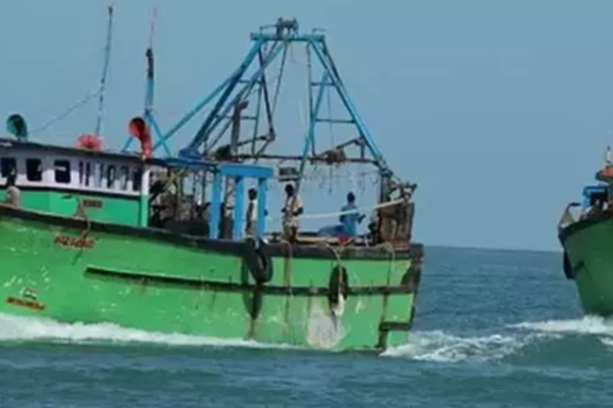 மீன்பிடிப் படகுகளில் அரசாங்க செலவில் கண்காணிப்பு அமைப்புகளை நிறுவ நடவடிக்கை | Install Surveillance Systems On Fishing Boats மீன்பிடிப் படகுகளில் அரசாங்க செலவில் கண்காணிப்பு அமைப்புகளை நிறுவ நடவடிக்கை | Install Surveillance Systems On Fishing Boats