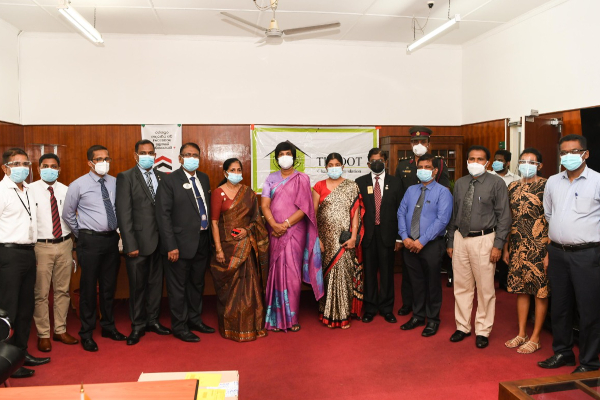 වත්තල සිංහ සමාජයේ මූලිකත්වයෙන් රු. ලක්ෂ 100ක වෛද්‍ය උපකරණ ... | Srilanka Health