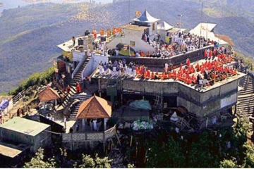 ශ්‍රී පාද වන්දනාවේ පැමිණි තරුණයෙකු නොසිතූ ලෙස ජීවිතක්ෂයට..!