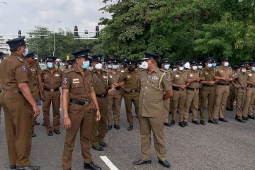 தடைகளை மீறி மாணவர்கள் போராட்டம்!  சிறிலங்கா நாடாளுமன்ற வளாகத்தில் பதற்றம் (காணொளி)
