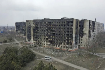 පාසලකට දැවැන්ත බෝම්බ ප්‍රහාරයක්..තවත් ප්‍රහාරයකින් 2300ක් මියයයි..මුළු ලෝකයේම අවධානයට.