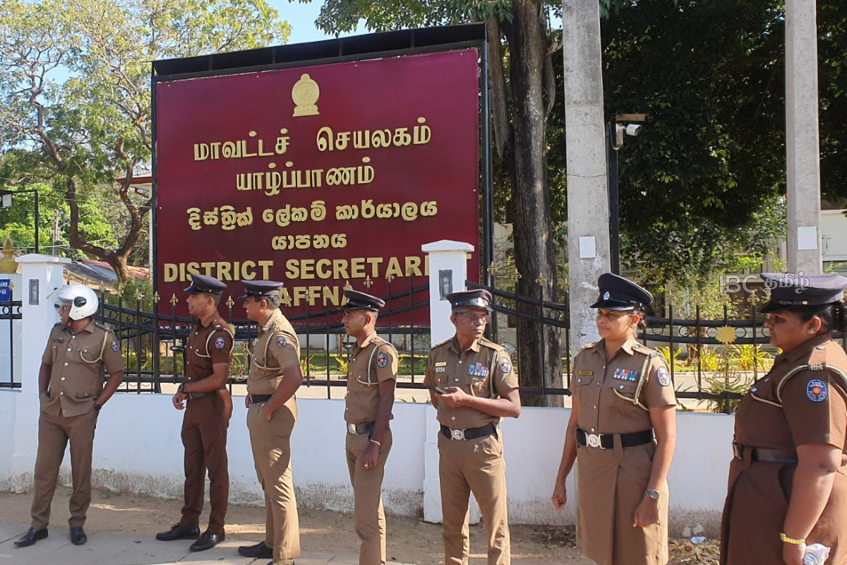 யாழ் மாவட்ட ஒருங்கிணைப்பு குழுக் கூட்டம் : பலப்படுத்தப்பட்டுள்ள பாதுகாப்பு | Jaffna Dcc Meeting Strengthened Security
