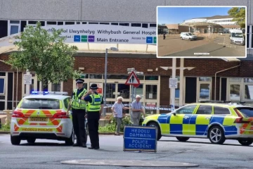 பிரித்தானியாவில் நடைபாதை பயணிகள் மீது மோதிய கார்: உயிருக்காக போராடும் குழந்தை