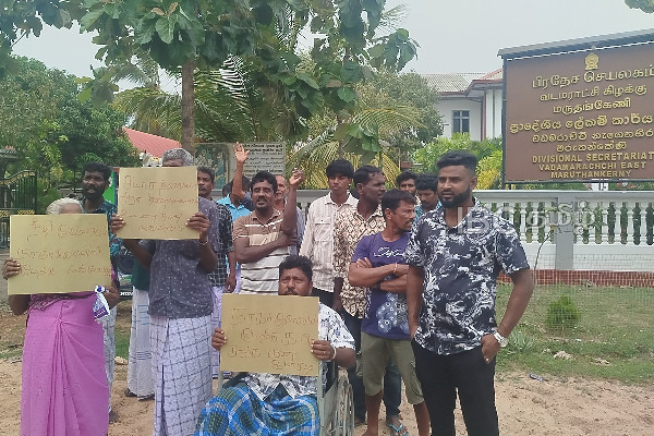 படகு வழங்கலில் முறைகேடு! வடமராட்சி கிழக்கு பிரதேச செயலகத்தில் போராட்டம் | Irregularities In Boat Supply Protest Vadamaratchi