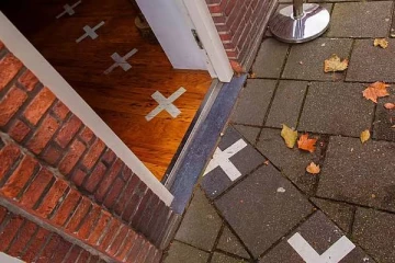 இரு நாடுகளிலும் பாதி பாதியாய் இருக்கும் வீடுகள்.., உலகின் மிகவும் குழப்பமான எல்லைக் கோடு