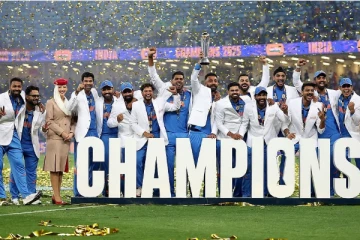 இந்திய அணி வீரர்கள் வெள்ளை நிற ஜாக்கெட் அணிந்தது ஏன்? இப்படி ஒரு காரணமா?