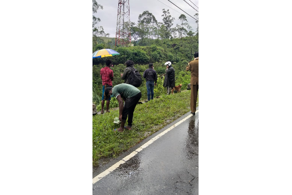 කොවිඩ් මරණයක් රැගෙන ගිය වාහනයක් අනතුරට | Hatton Watavala Police Accident